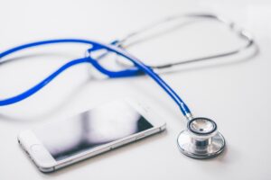 Konsultacje medyczne online – jak działają i&nbsp;kiedy są&nbsp;bezpieczne?
