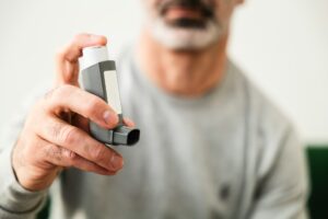 Inhalacje w&nbsp;domu – kiedy pomagają i&nbsp;jak je&nbsp;bezpiecznie wykonywać